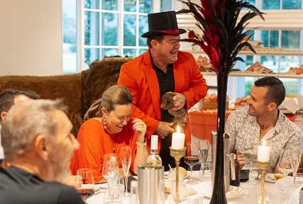16DBCE5BEDF9773F.jpg Roving magic while Glenn Keeley mixes and mingles with the punters in the Southern Highlands